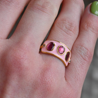 Trinity Ring in Pink